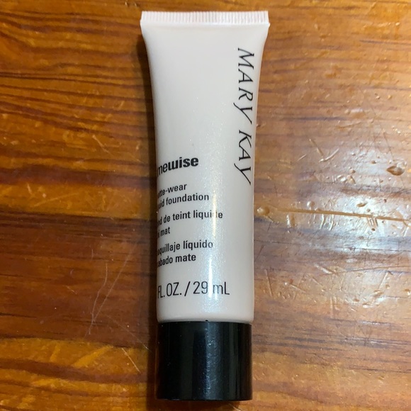 Mary Kay TimeWise Matte-Wear Foundation Beige 3